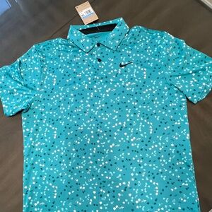 Latest style golf shirt with logo in front and baxk.